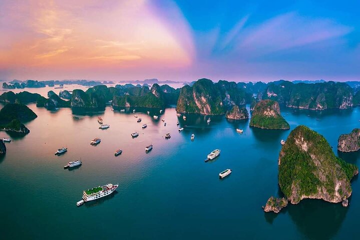 Halong Bay Luxury Cruise 2 Days with Caving,Swimming,Kayaking