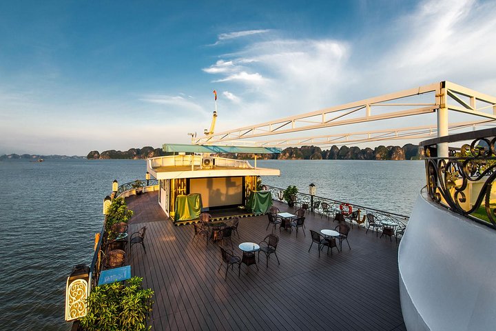 Halong Bay Luxury Cruise 2 Days with Caving,Swimming,Kayaking