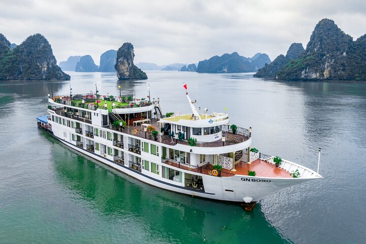 Halong Bay Luxury Cruise 2 Days with Caving,Swimming,Kayaking