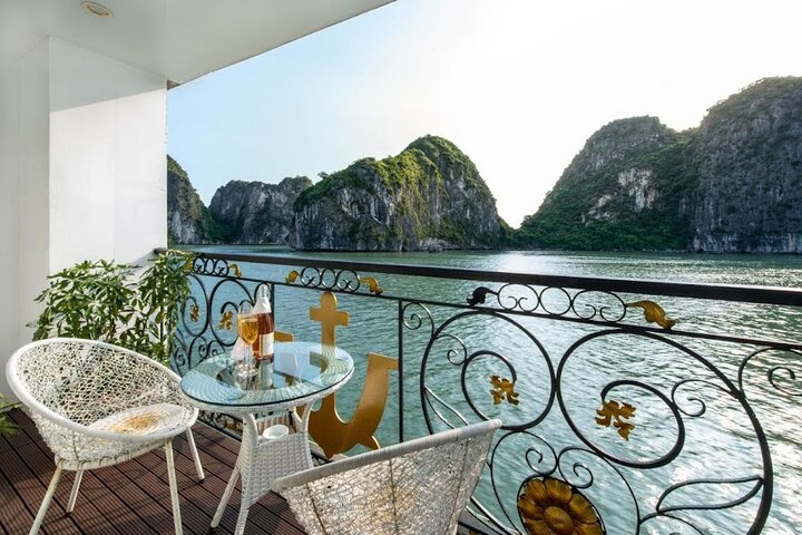 Halong Bay Luxury Cruise 2 Days with Caving,Swimming,Kayaking