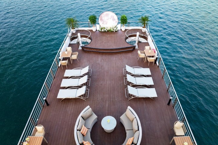 Halong Bay Luxury Cruise: Sung Sot Cave, Titop Island & Buffet