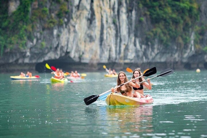 Halong Bay Seaplane and Luxury Cruise: Stunning Views of the Bay