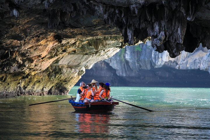 Halong Bay Seaplane and Luxury Cruise: Stunning Views of the Bay