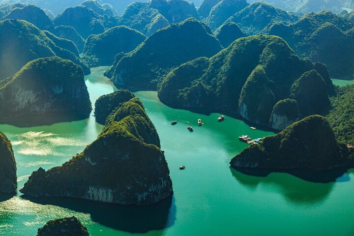 Halong Bay Seaplane and Luxury Cruise: Stunning Views of the Bay