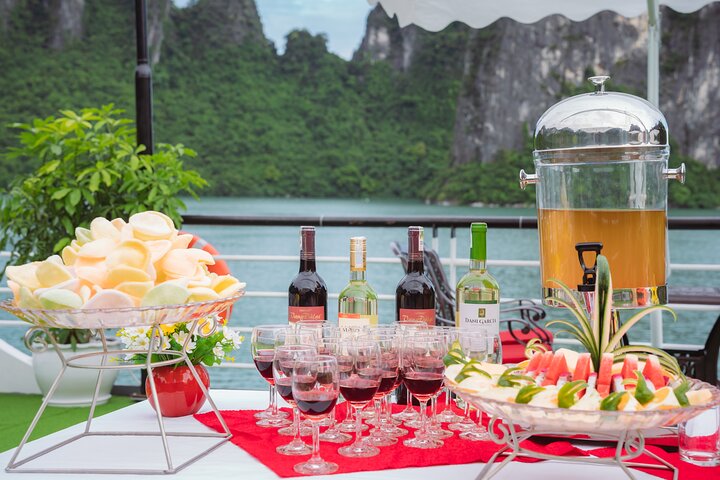 Halong Bay: 1-Day Apollo Luxury Cruise, Buffet & Sunset Party
