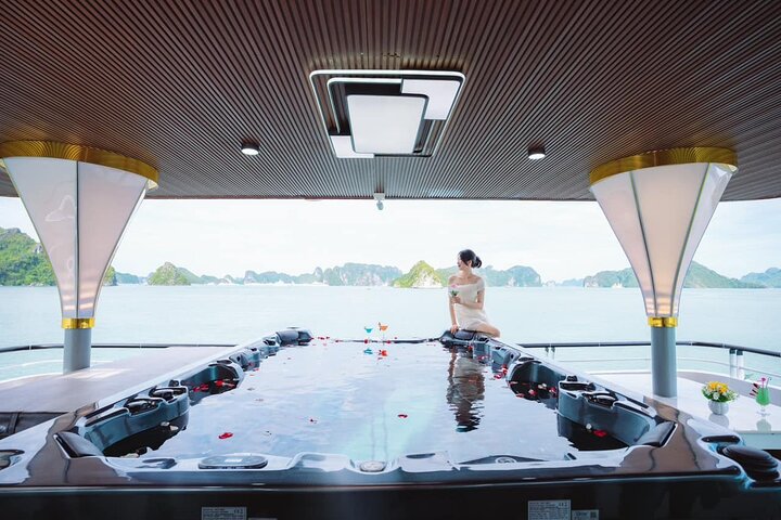 Halong Bay: 1-Day Apollo Luxury Cruise, Buffet & Sunset Party