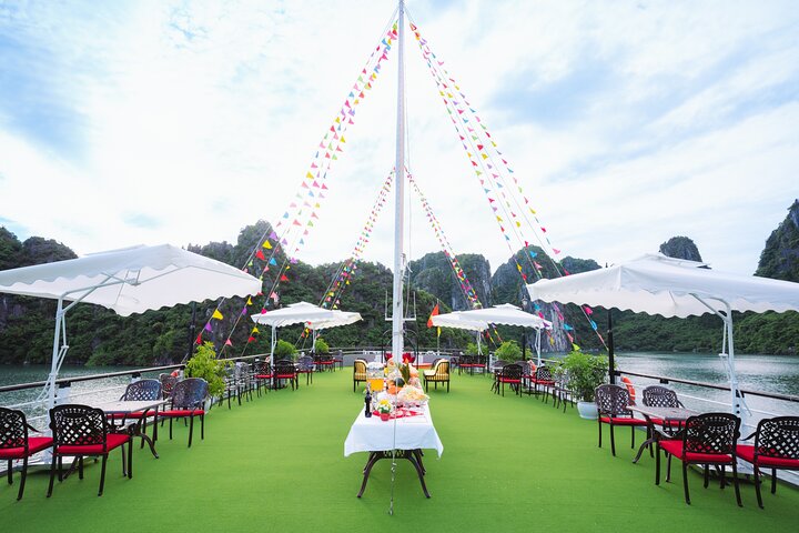 Halong Bay: 1-Day Apollo Luxury Cruise, Buffet & Sunset Party