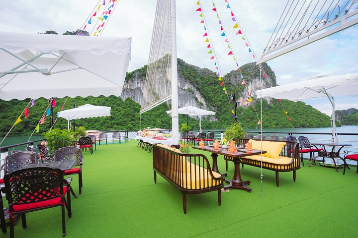 Halong Bay: 1-Day Apollo Luxury Cruise, Buffet & Sunset Party