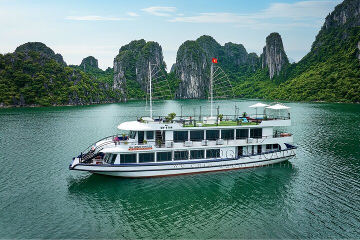 Halong Bay Luxury Sonata Cruise with Traditional Music from Hanoi