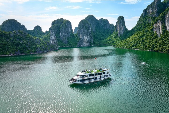 Halong Bay Luxury Sonata Cruise with Traditional Music from Hanoi