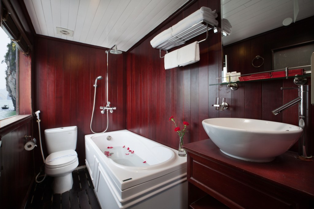 Halong_Bay_Mid_Range_Overnight_Cruise