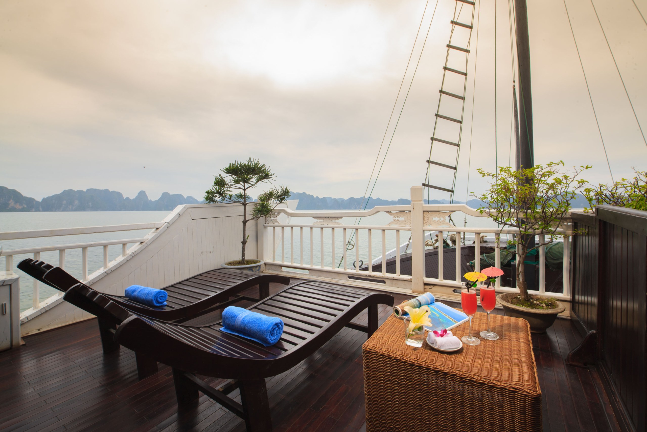 Halong_Bay_Mid_Range_Overnight_Cruise