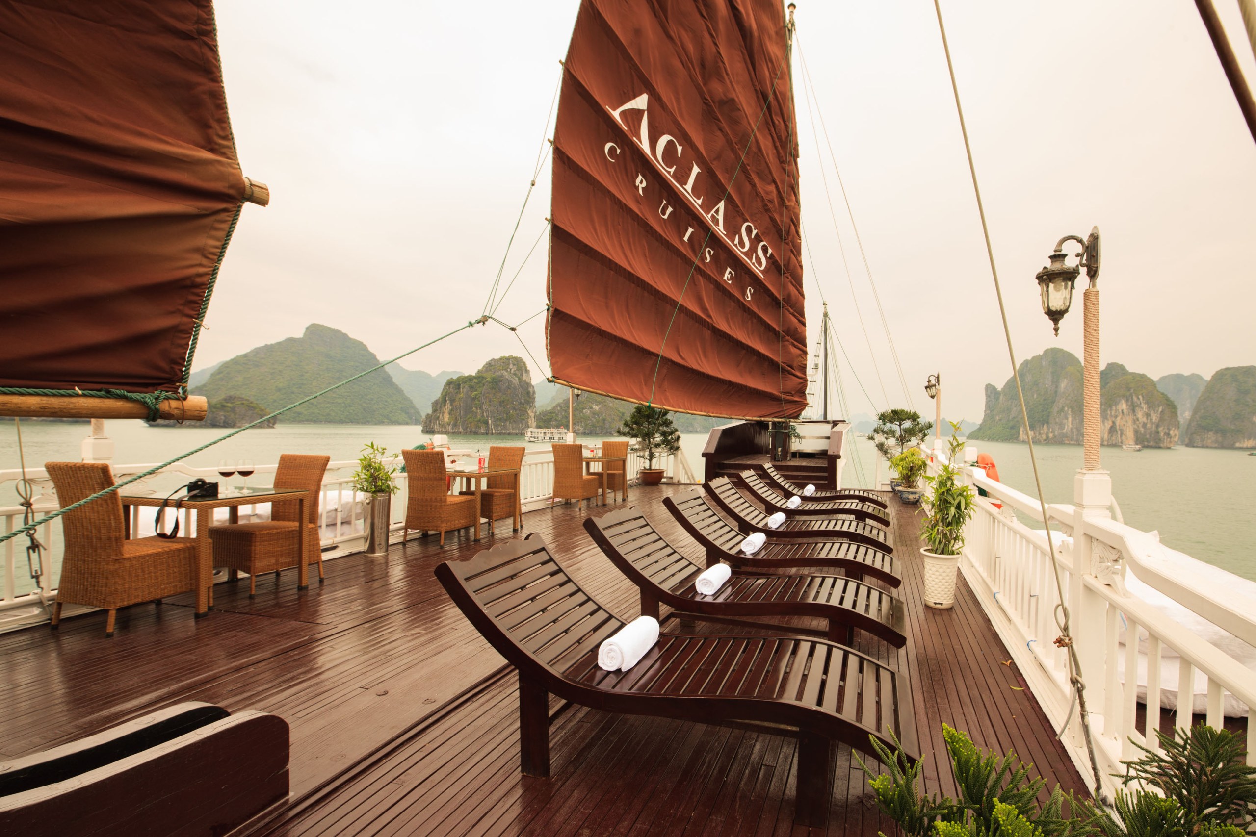 Halong_Bay_Mid_Range_Overnight_Cruise