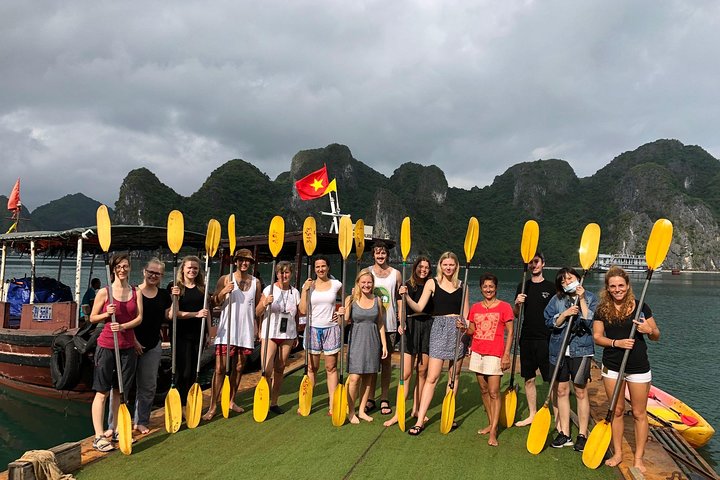 Halong_Bay_Overnight_Cruise_with_Water_Activities