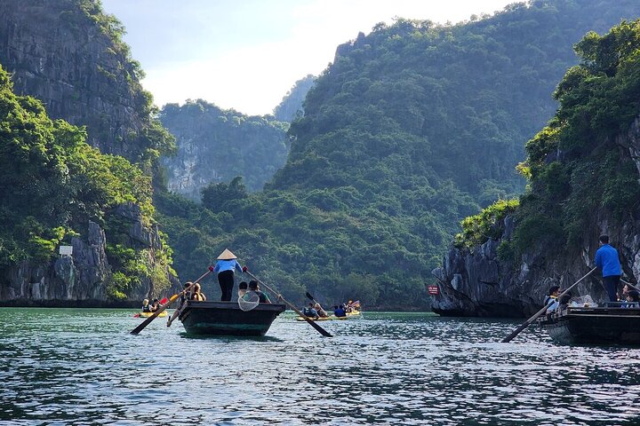 Halong Bay Overnight Cruise with Water Activities