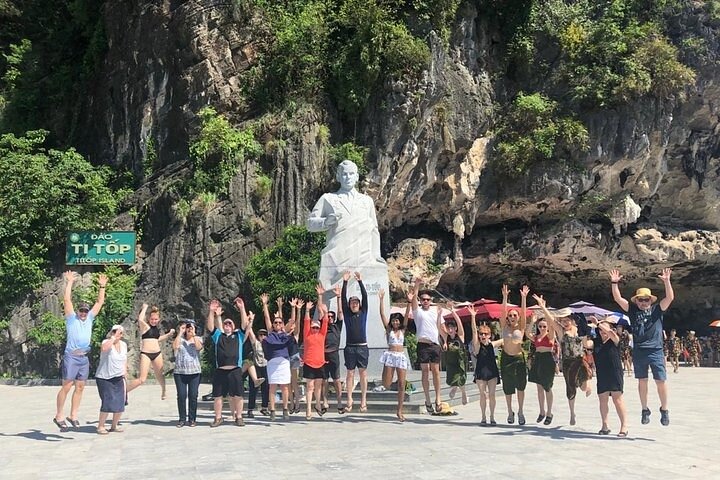 Halong Bay Overnight Cruise with Water Activities