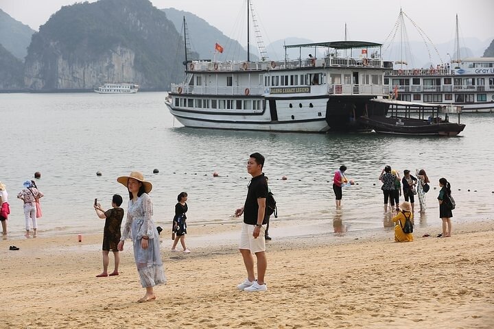 Halong Bay Overnight Cruise with Water Activities