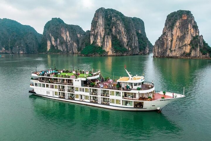 BOUTIQUE CRUISES Halong Bay 2 Days,1 Night Tour