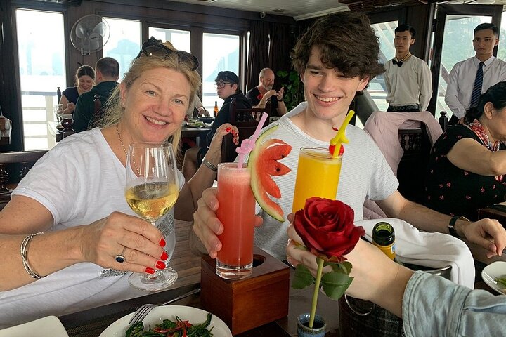 BOUTIQUE CRUISES Halong Bay 2 Days,1 Night Tour : Swimming, Caving,Kayaking