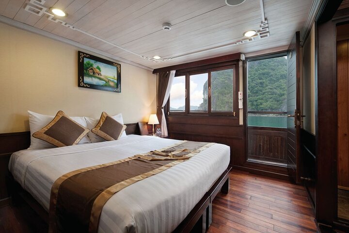 BOUTIQUE CRUISES Halong Bay 2 Days,1 Night Tour : Swimming, Caving,Kayaking