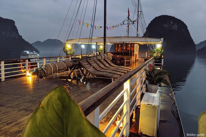 BOUTIQUE CRUISES Halong Bay 2 Days,1 Night Tour : Swimming, Caving,Kayaking