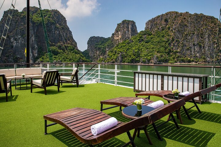 Halong Bay Private Day Trip from Hanoi with Lunch, Cave, Island