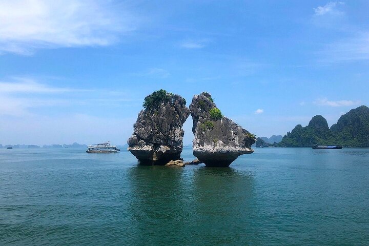 Halong Bay Private Day Trip from Hanoi with Lunch, Cave, Island