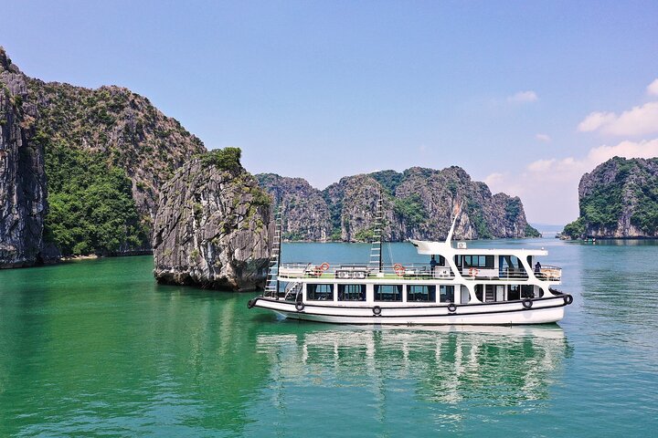 Halong Bay Private Day Trip from Hanoi with Lunch, Cave, Island
