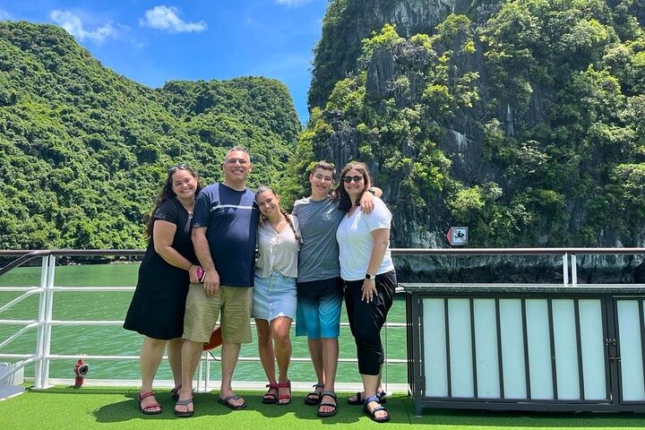 Halong Bay Private Day Trip from Hanoi with Lunch, Cave, Island