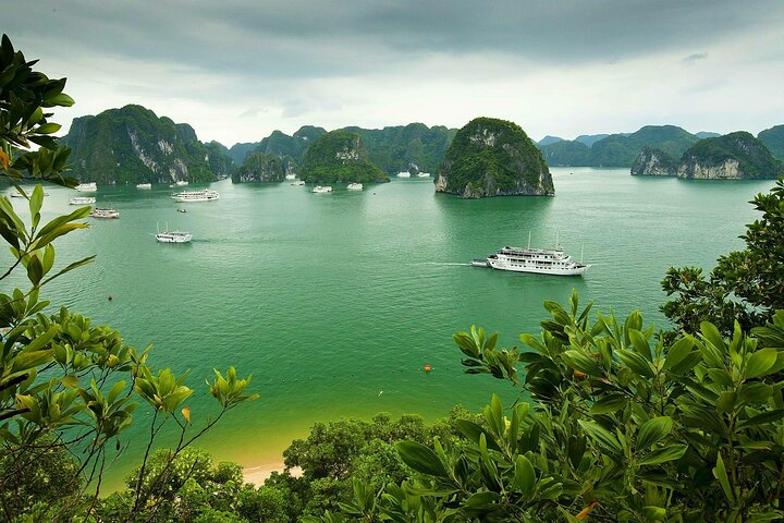 panorama view from Halong Paradise Cave