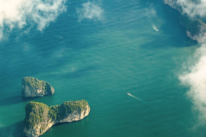 Private Yacht Experience at Halong Bay: Sunset, Kayaking,Swimming