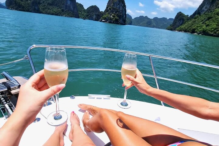 Private Yacht Experience at Halong Bay: Sunset, Kayaking,Swimming