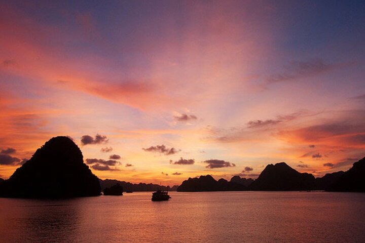 Halong Bay - Sunset Tour, Luxury Private Yacht From Tuan Chau