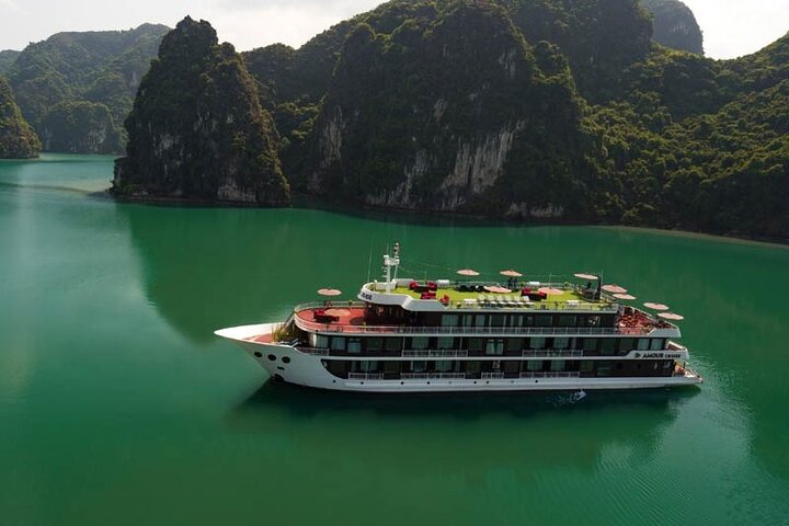 Halong Overnight Cruises 2 Days 1 Night Tour from Hanoi