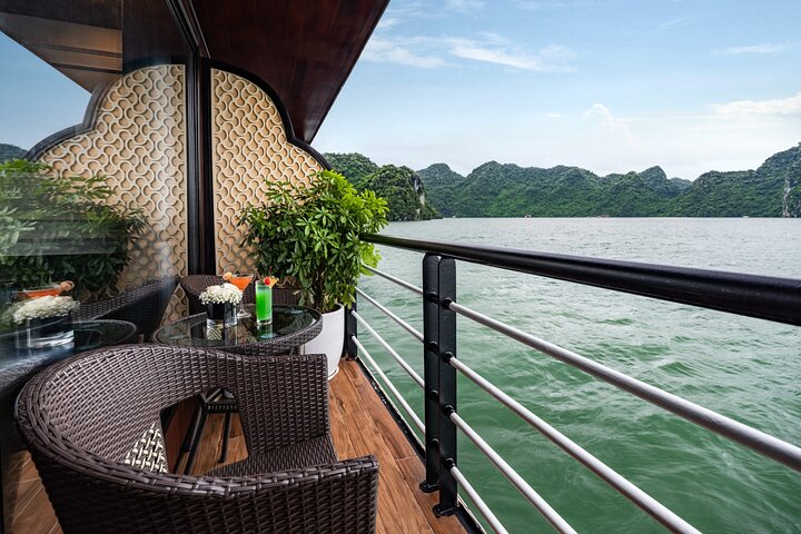 Halong Overnight Cruises 2 Days 1 Night Tour from Hanoi