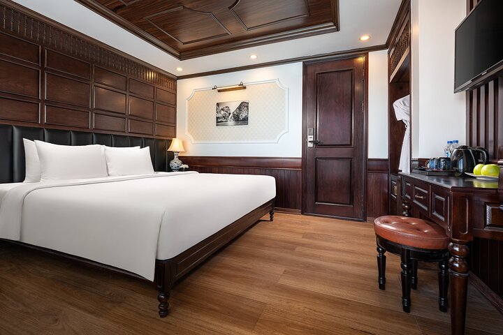 Halong Overnight Cruises 2 Days 1 Night Tour from Hanoi
