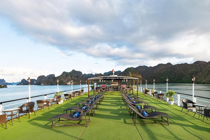 Halong Overnight Cruises 2 Days 1 Night Tour from Hanoi