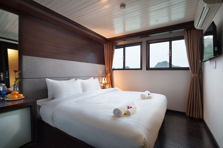 Halong Party Cruise & Seaview Bungalow 3 Days from Hanoi