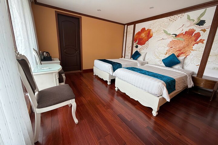 Halong Aquamarine Cruise Luxury 2 Days 1 Night Tour from Hanoi