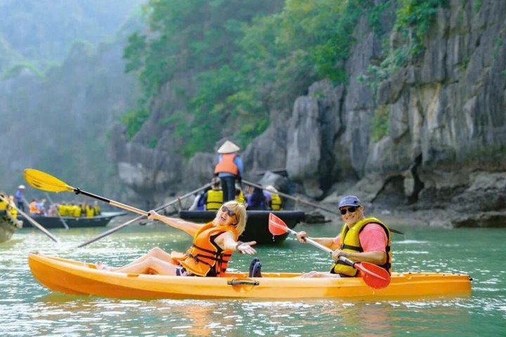 Hanoi: 5-Star Luxury Ha Long Bay Day Cruise, Lunch & Limousine