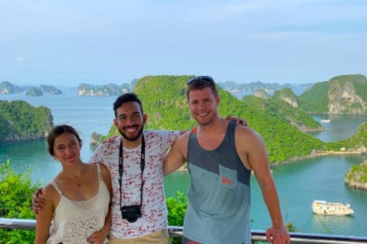 Hanoi: 5-Star Luxury Ha Long Bay Day Cruise, Lunch & Limousine