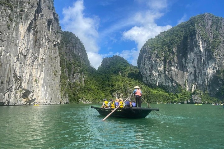 Hanoi: Aime’e 5-Star Cruise 2-Day Luxury Ha Long Bay Journey