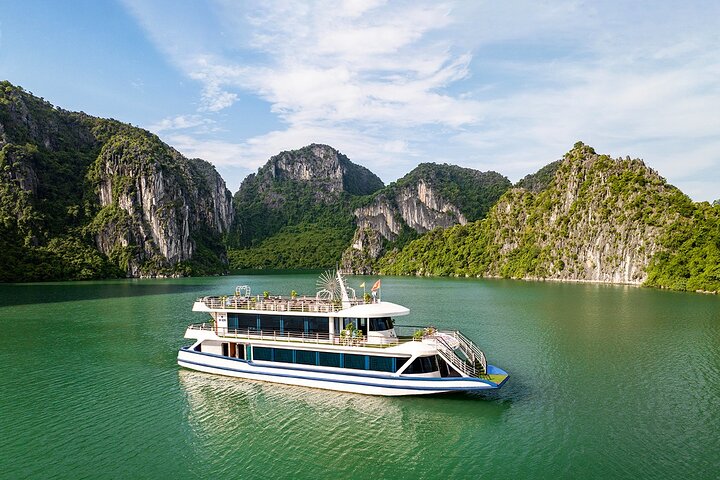 Ha Long Bay 5-Star Luxury Cruise All-Inclusive from Hanoi (2024 Edition)