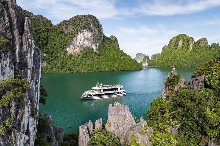 Ha Long Bay 5-Star Luxury Cruise All-Inclusive from Hanoi (2024 Edition)