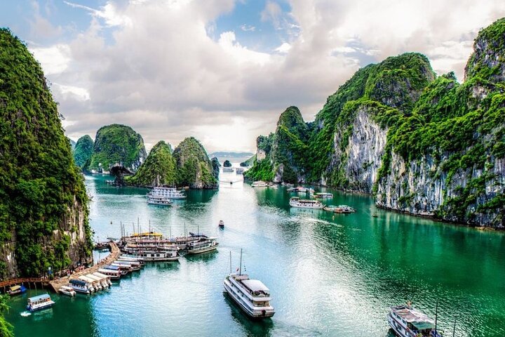 Hanoi & Halong Bay Overnight Cruises Tour Package (SIC 4D3N )