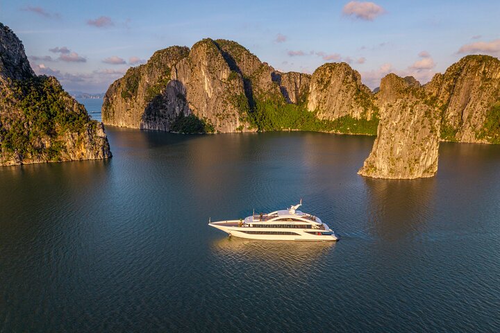 Hanoi: Leona 5-Star Luxury Cruise Explore the Best of Ha Long Bay