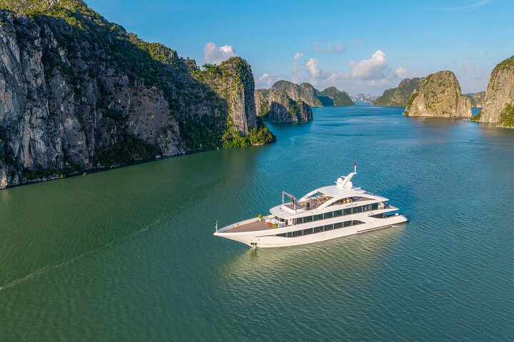 Hanoi: Leona 5-Star Luxury Cruise Explore the Best of Ha Long Bay