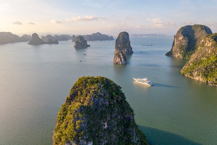 Hanoi: Leona 5-Star Luxury Cruise Explore the Best of Ha Long Bay