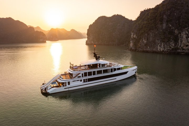 Hanoi: Luxury 5-Star Scenic Cruise Through Ha Long & Lan Ha Bay