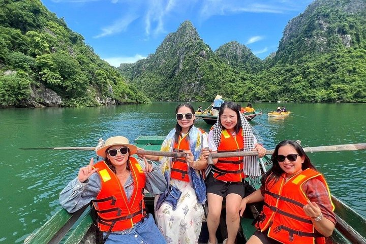 Hanoi: Luxury 5-Star Scenic Cruise Through Ha Long & Lan Ha Bay